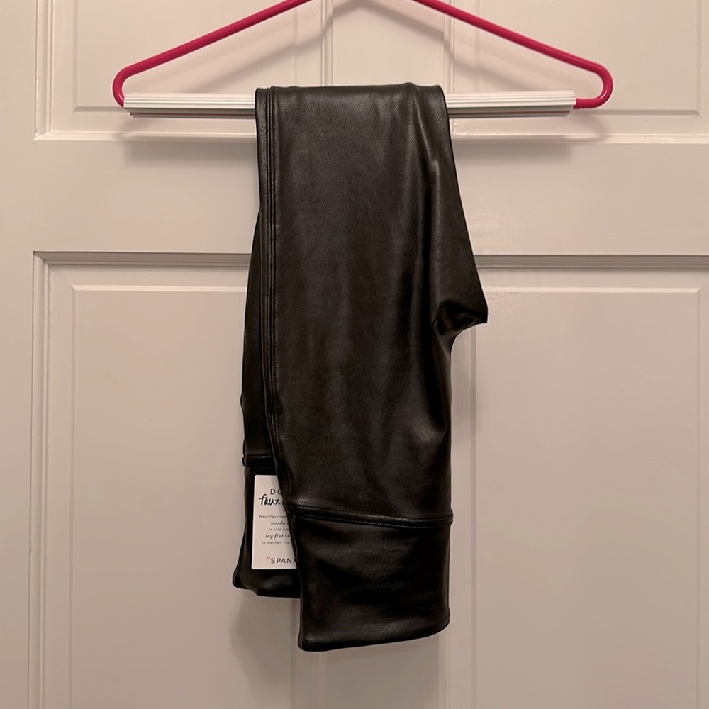 NWT Spanx Faux Leather leggings in Med petite